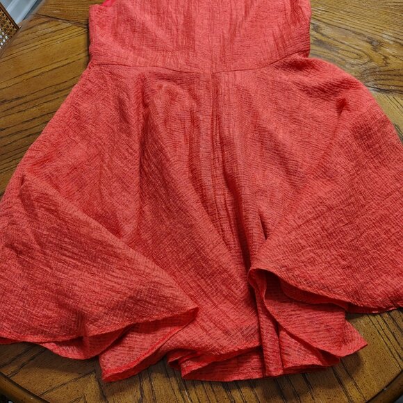 Sleevless Dress with Flowy Bottom - Picture 5 of 6
